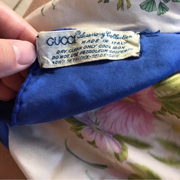 *Vintage* Gucci accessory collection 100% silk floral butterfly scarf - Picture 12 of 13